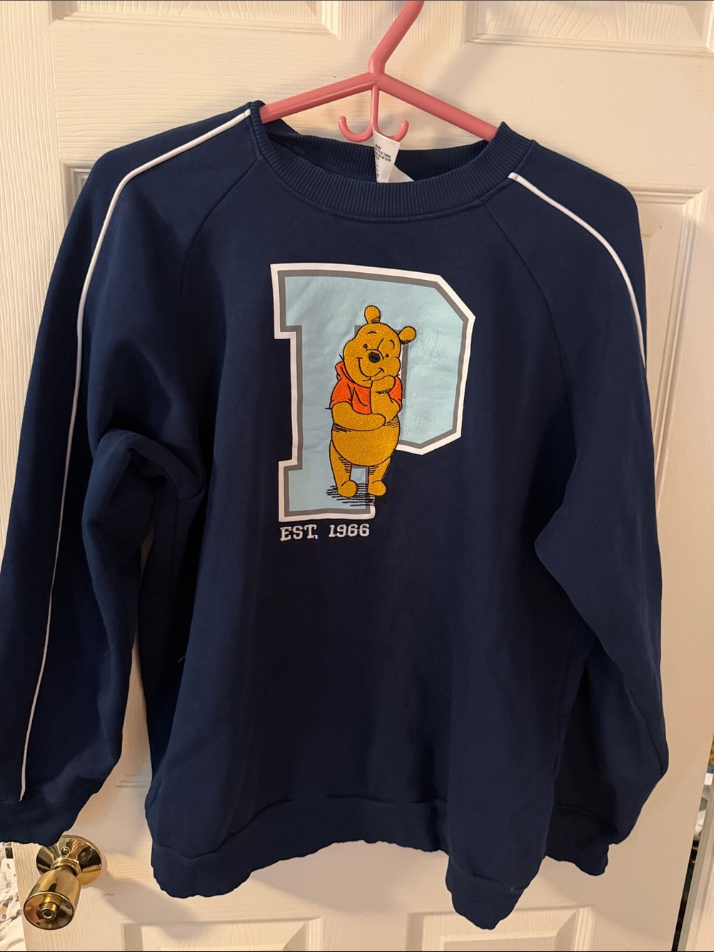 Navy crewneck Sweatshirt with Winnie the Pooh Graphic